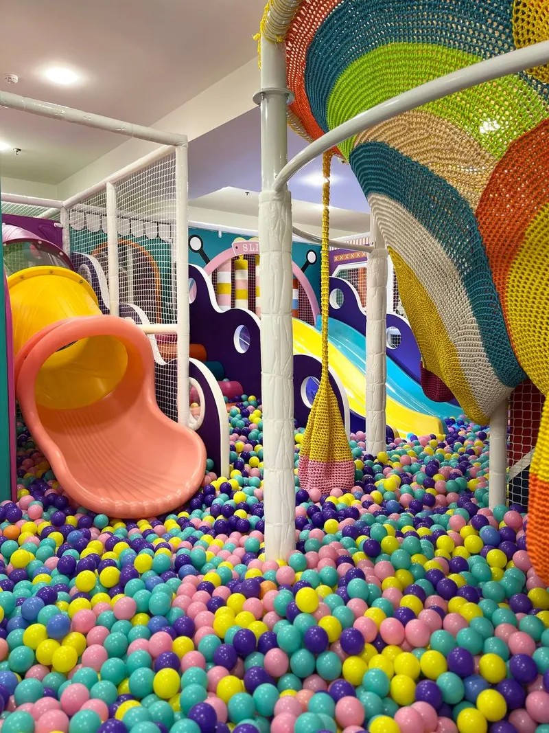 Zoom — Baku Mall